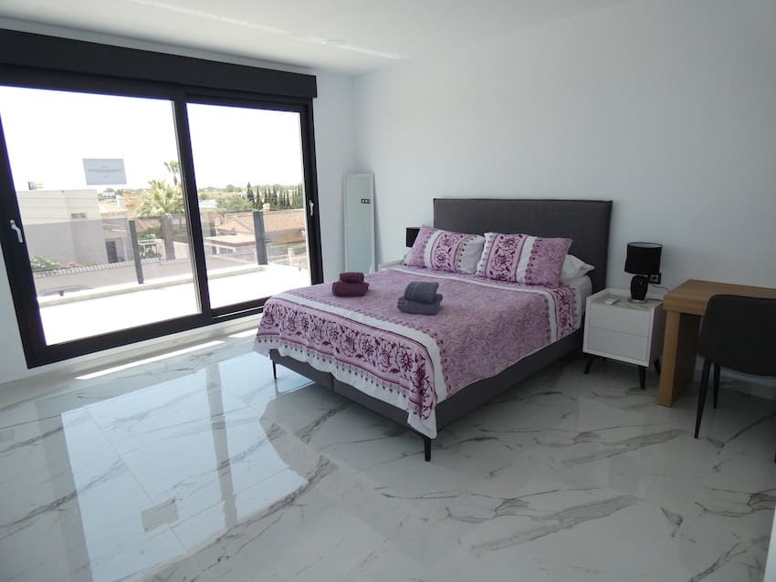 4 bedroom Villa for sale in Ciudad Quesada with pool garage - € 699,900 (Ref: 9076822)