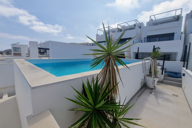 4 soveværelse Villa til salg i Los Secanos, Guardamar del Segura med swimmingpool - € 625.000 (Ref: 9143445)