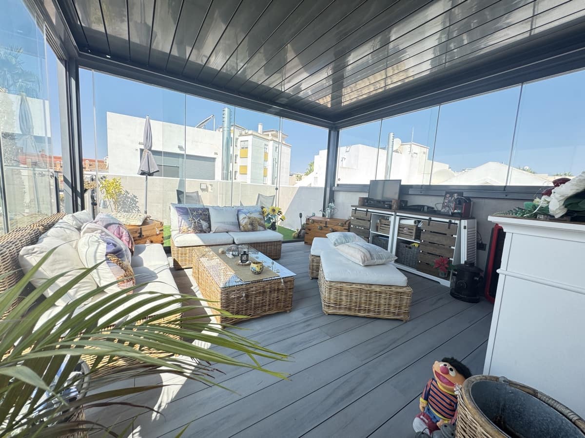 2 bedroom Villa for sale in Villamartin with pool - € 329,000 (Ref: 9177325)