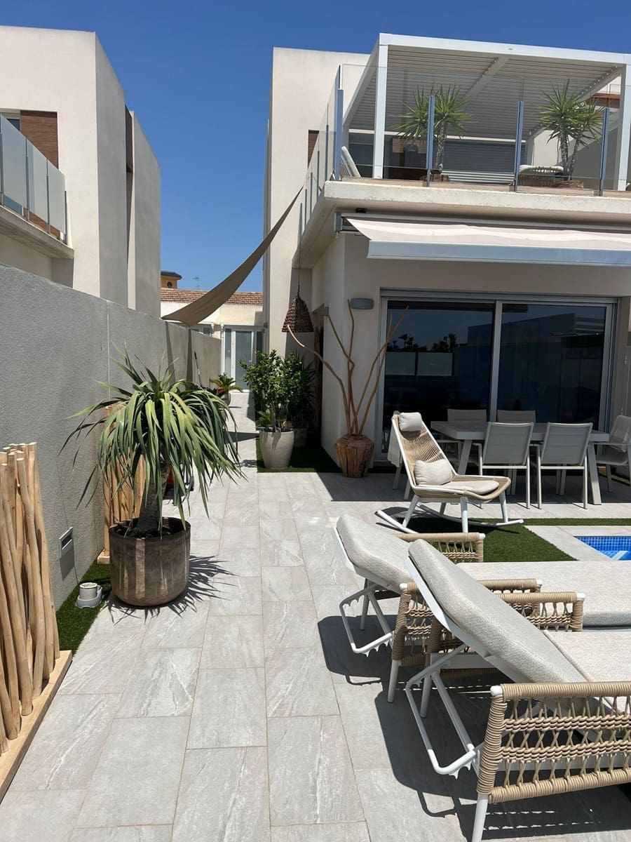 3 bedroom Villa for sale in Daya Vieja with pool - € 399,995 (Ref: 9178154)