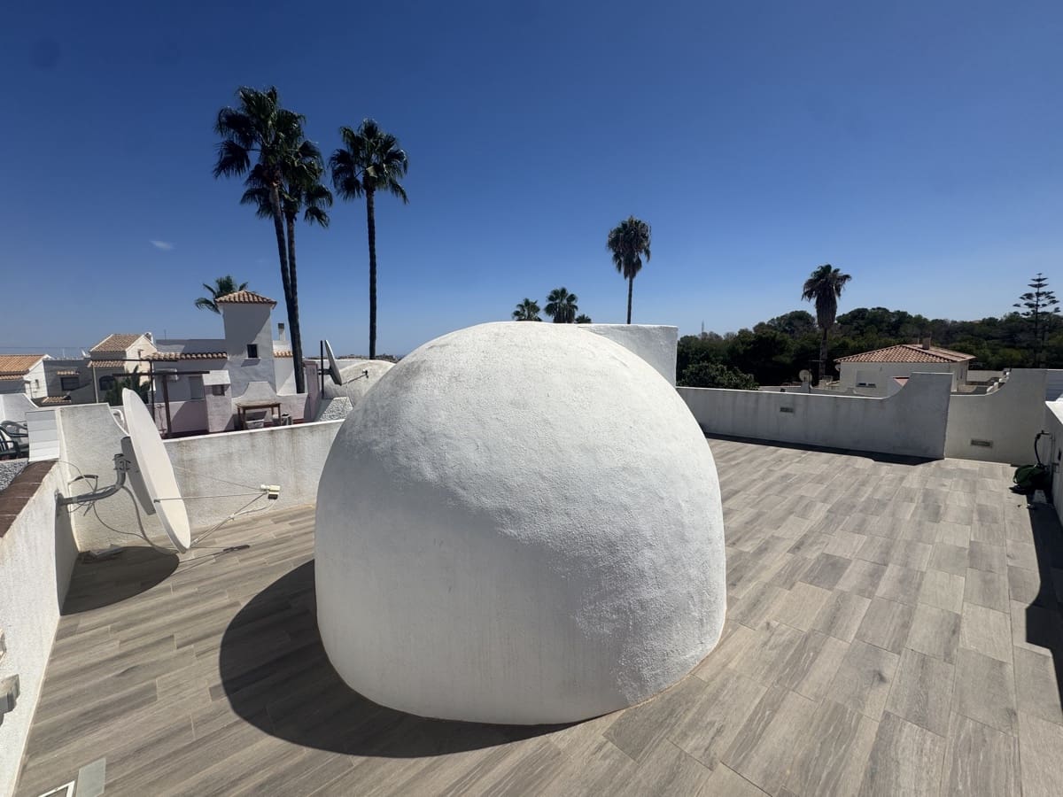 2 soveværelse Villa til salg i Villamartin med swimmingpool - € 265.000 (Ref: 9195601)