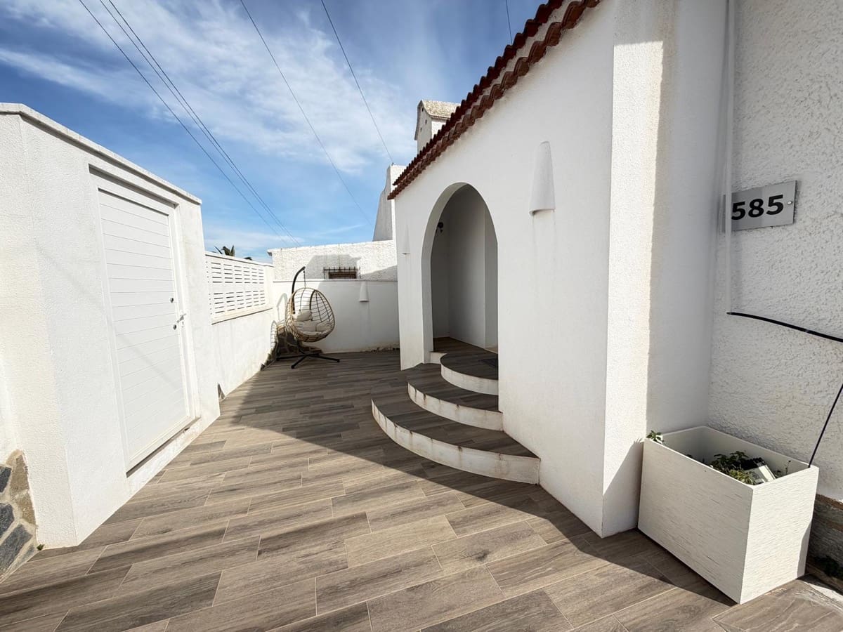 2 bedroom Villa for sale in Villamartin with pool - € 255,000 (Ref: 9195601)