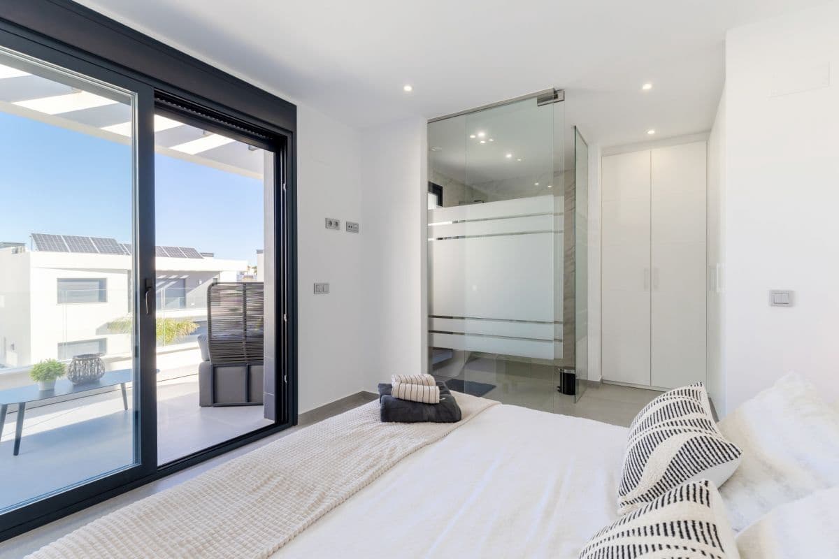 Chalet de 3 habitaciones en Algorfa en venta con piscina - 549.900 € (Ref: 9206491)