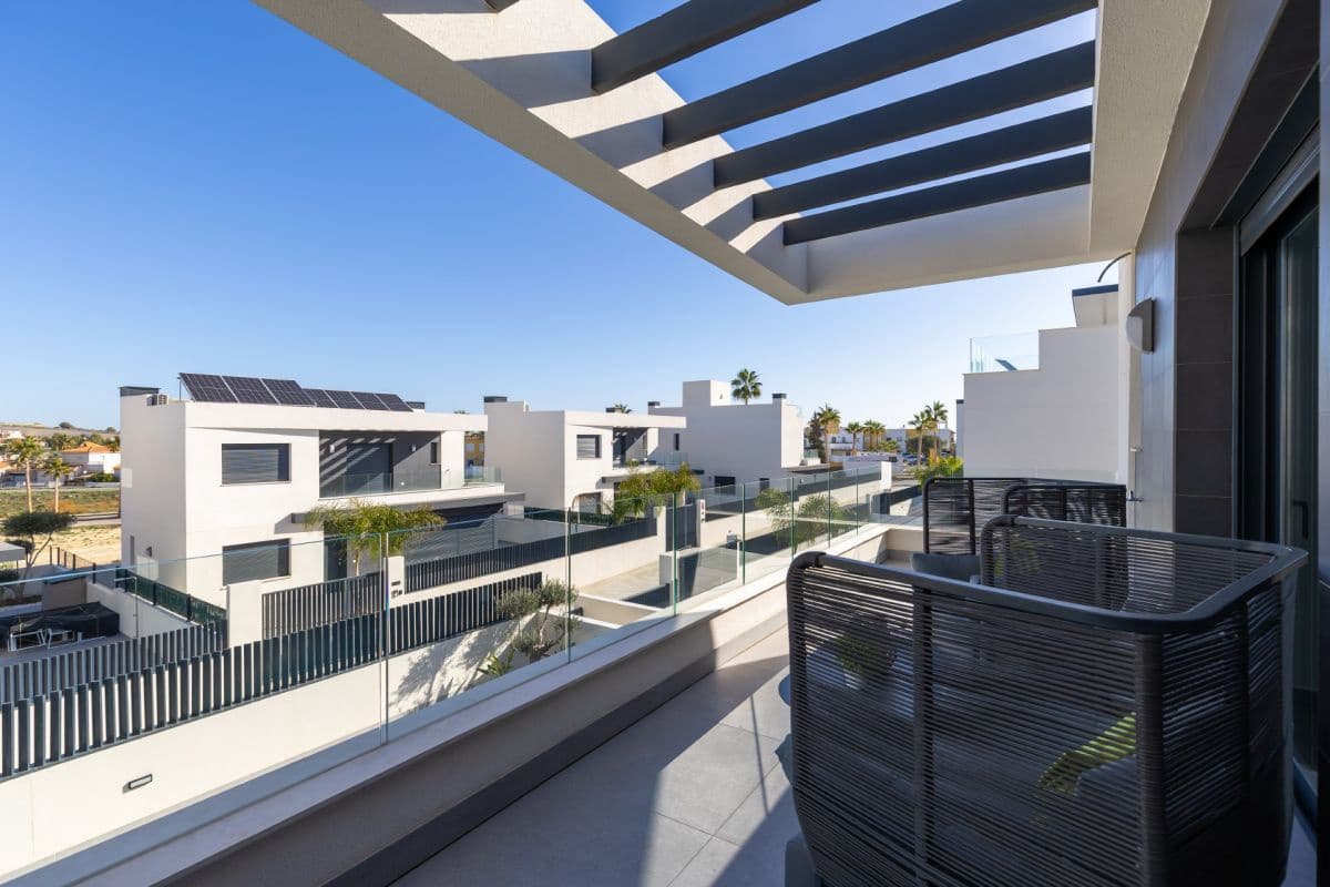 Chalet de 3 habitaciones en Algorfa en venta con piscina - 549.900 € (Ref: 9206491)