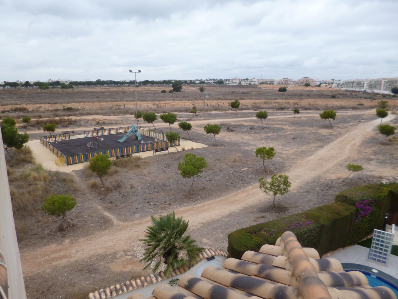 Chalet de 4 habitaciones en Playa Flamenca en venta - 399.995 € (Ref: 9236514)