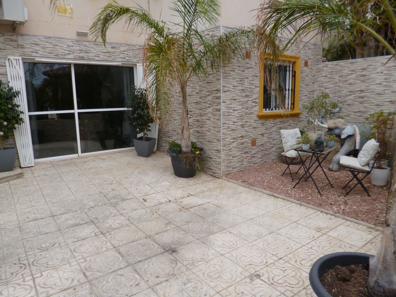 Chalet de 4 habitaciones en Playa Flamenca en venta - 399.995 € (Ref: 9236514)