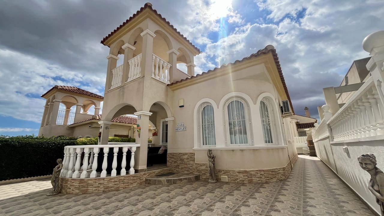 3 bedroom Villa for sale in Algorfa with pool - € 210,000 (Ref: 9262486)