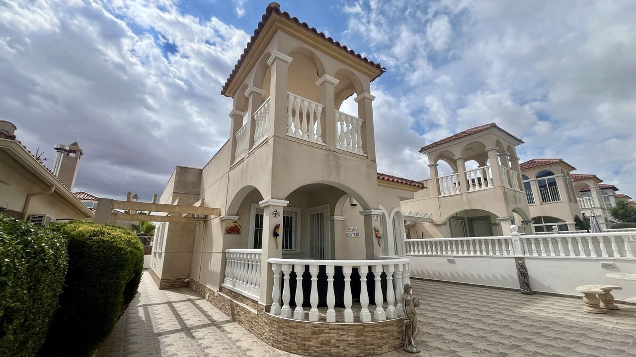 3 bedroom Villa for sale in Algorfa with pool - € 210,000 (Ref: 9262486)