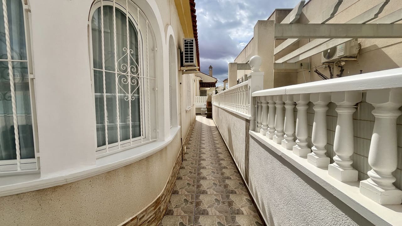 3 bedroom Villa for sale in Algorfa with pool - € 210,000 (Ref: 9262486)