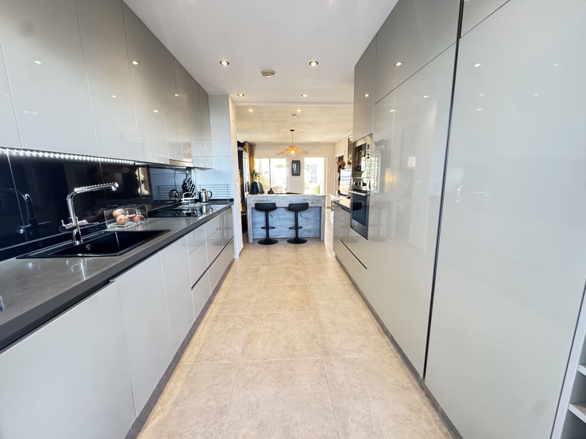 2 bedroom Apartment for sale in Villamartin with pool - € 289,000 (Ref: 9337826)