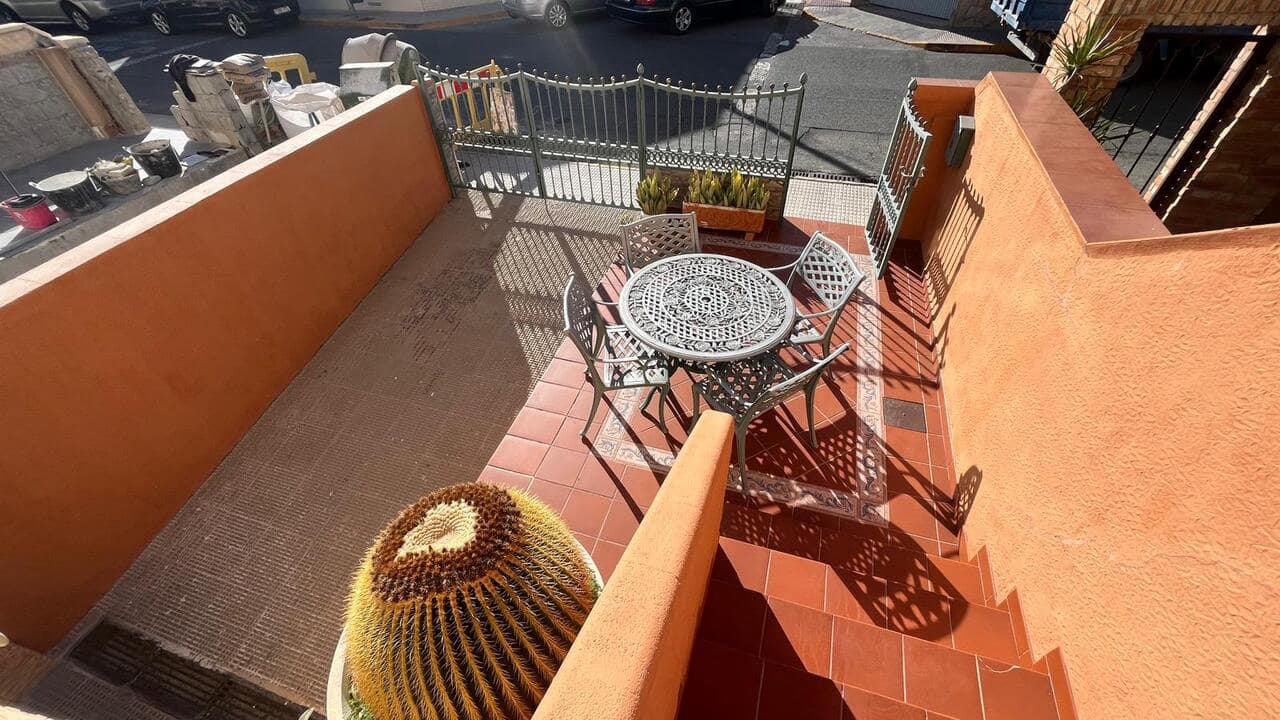 4 bedroom Townhouse for sale in Formentera del Segura - € 200,000 (Ref: 9371968)