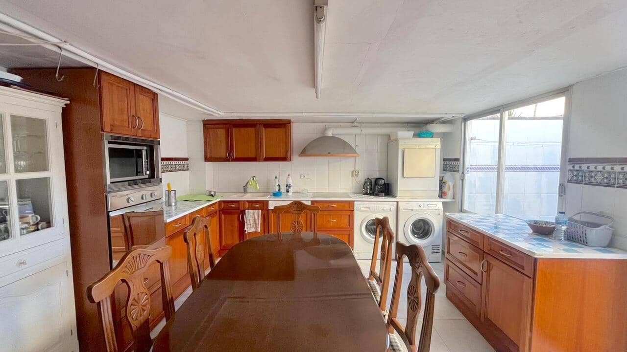 4 bedroom Townhouse for sale in Formentera del Segura - € 200,000 (Ref: 9371968)