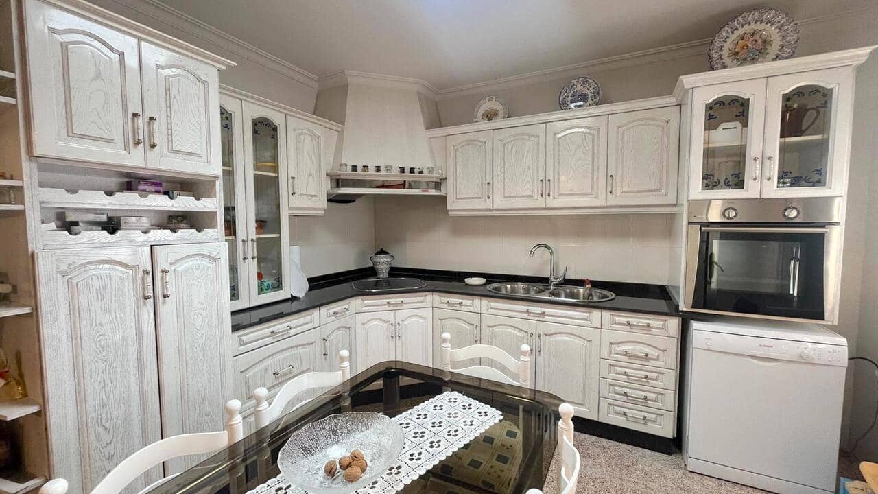 4 bedroom Townhouse for sale in Formentera del Segura - € 200,000 (Ref: 9371968)