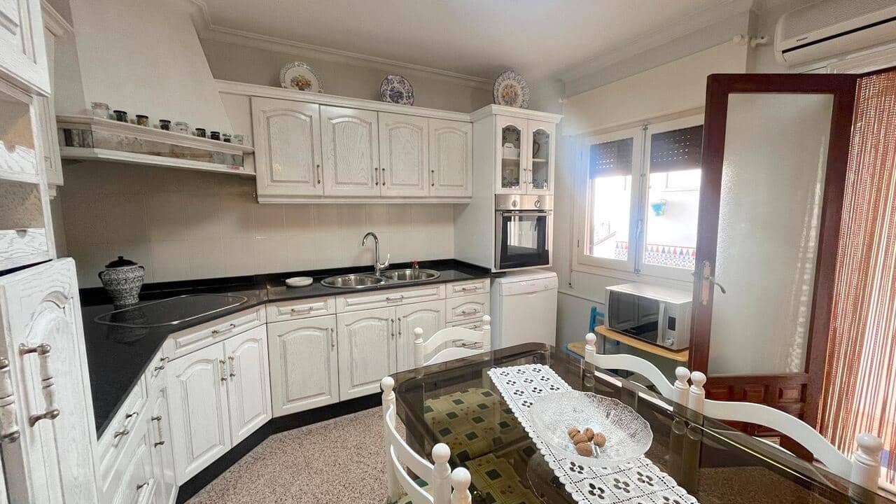 4 bedroom Townhouse for sale in Formentera del Segura - € 200,000 (Ref: 9371968)