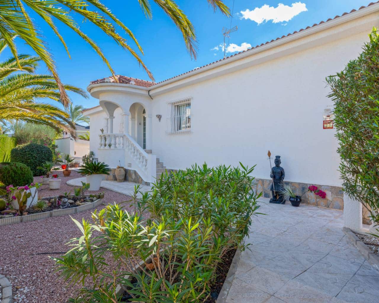 4 bedroom Villa for sale in Ciudad Quesada with pool - € 850,000 (Ref: 9385438)