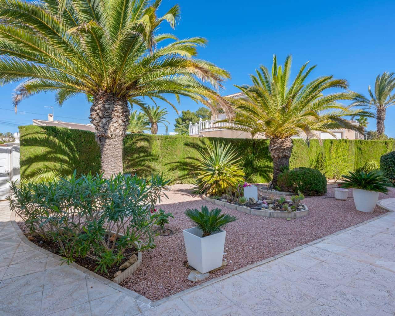 4 bedroom Villa for sale in Ciudad Quesada with pool - € 850,000 (Ref: 9385438)