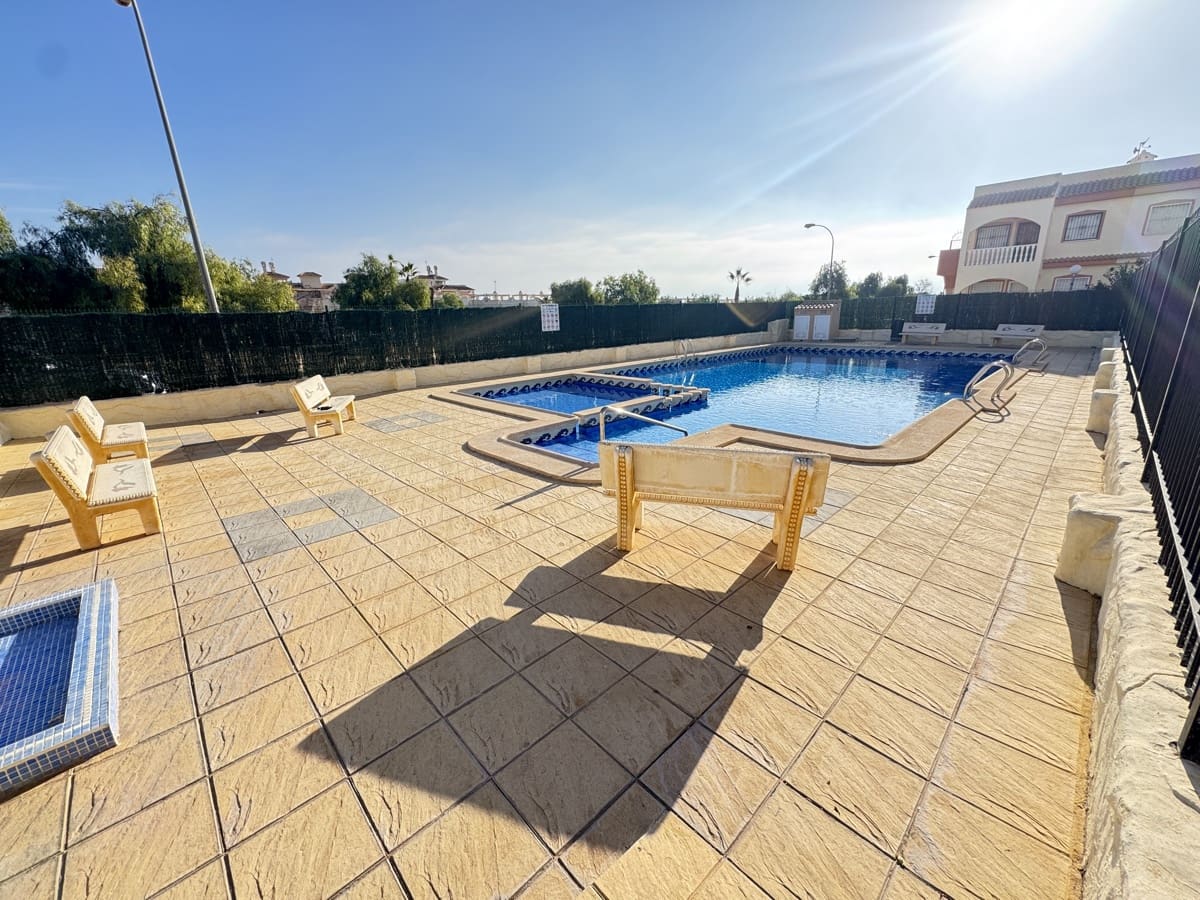 2 soveværelse Lejlighed til salg i La Florida med swimmingpool - € 129.995 (Ref: 9448741)