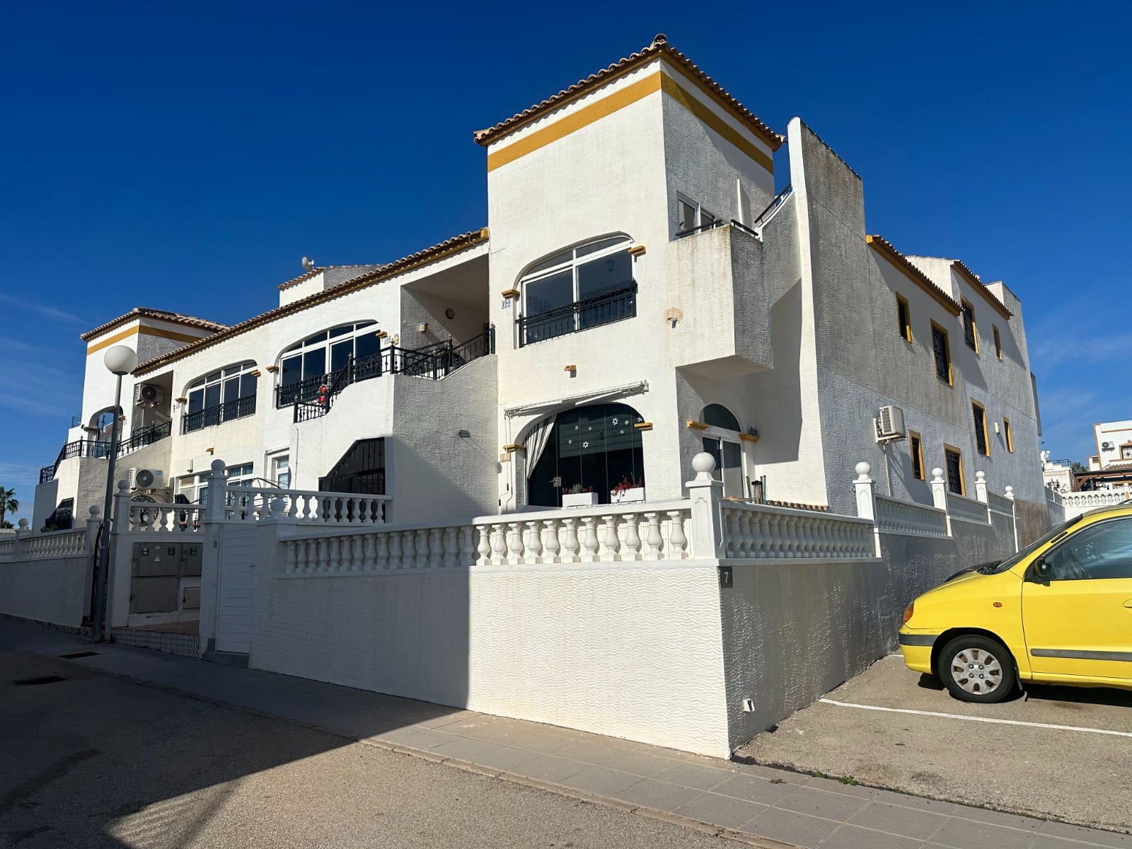 2 bedroom Apartment for sale in Los Montesinos with pool - € 130,000 (Ref: 9481126)