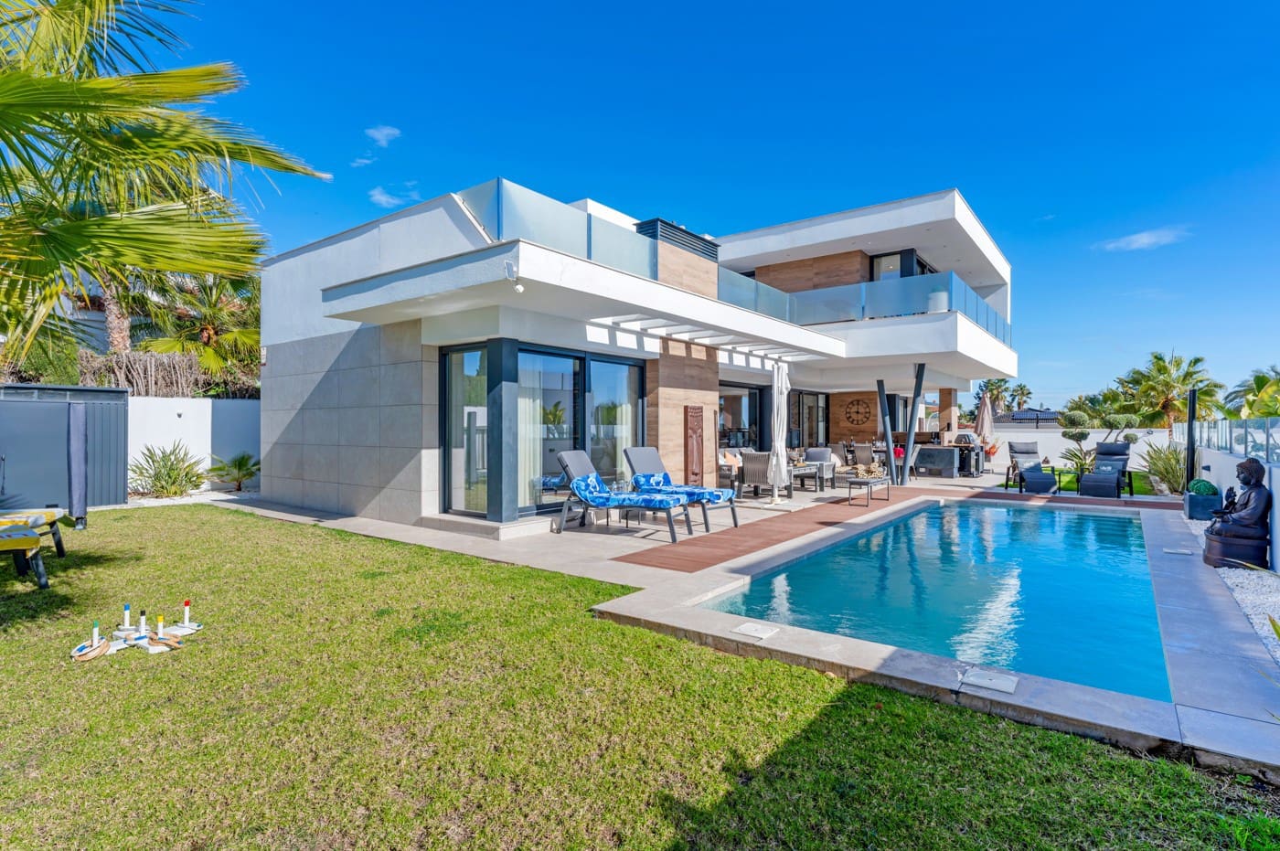 4 makuuhuone Huvila myytävänä paikassa Ciudad Quesada mukana uima-altaan - 950 000 € (Ref: 9568358)