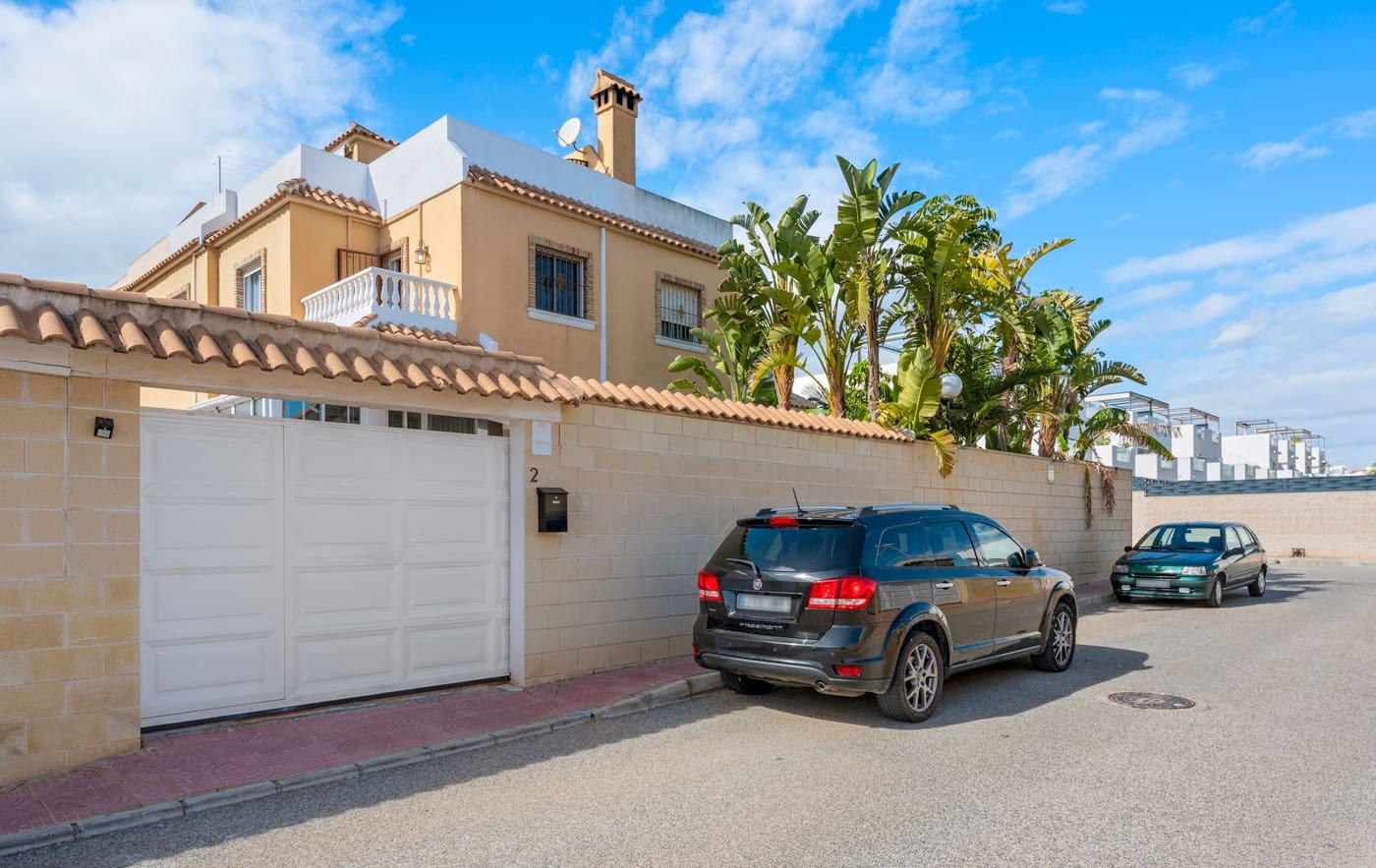 5 makuuhuone Omakotitalo myytävänä paikassa Ciudad Quesada mukana uima-altaan - 276 000 € (Ref: 9586243)