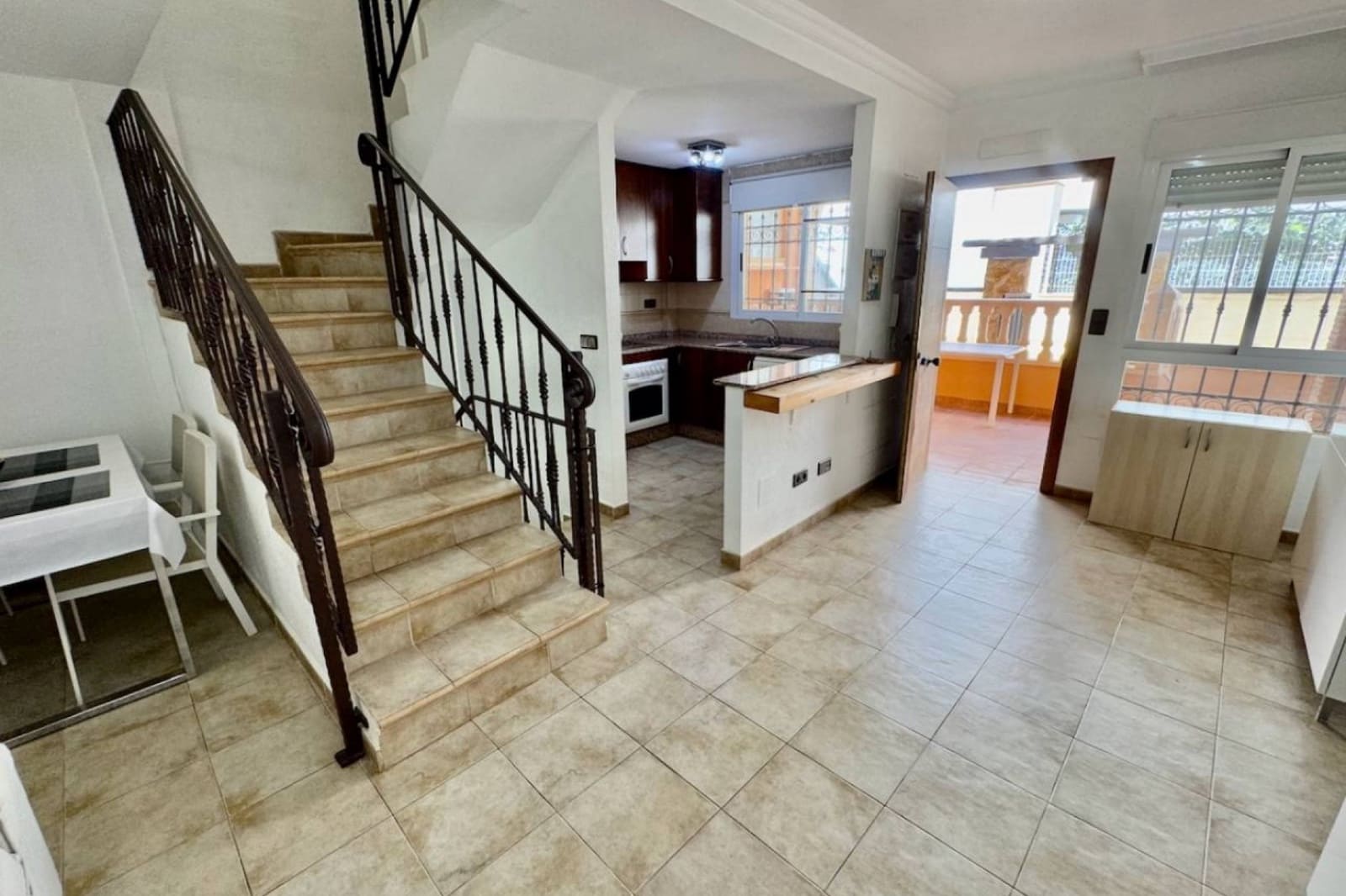 5 makuuhuone Omakotitalo myytävänä paikassa Guardamar del Segura mukana uima-altaan - 249 995 € (Ref: 9604894)