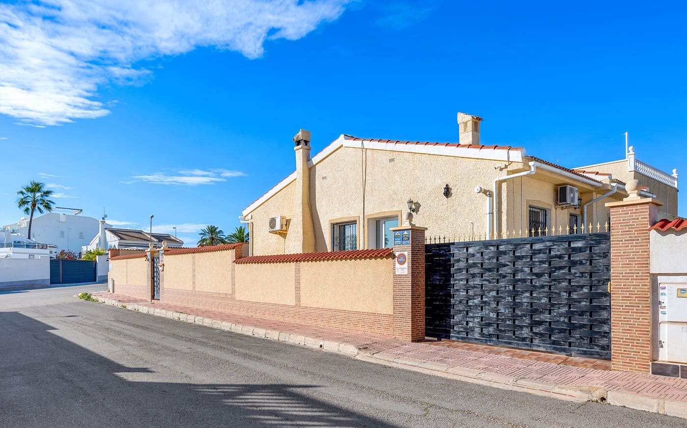 4 soveværelse Villa til salg i Dona Pepa med swimmingpool - € 449.500 (Ref: 9611356)