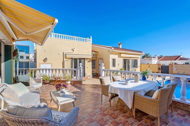 4 soveværelse Villa til salg i Doña Pepa, Rojales med swimmingpool - € 449.500 (Ref: 9611356)