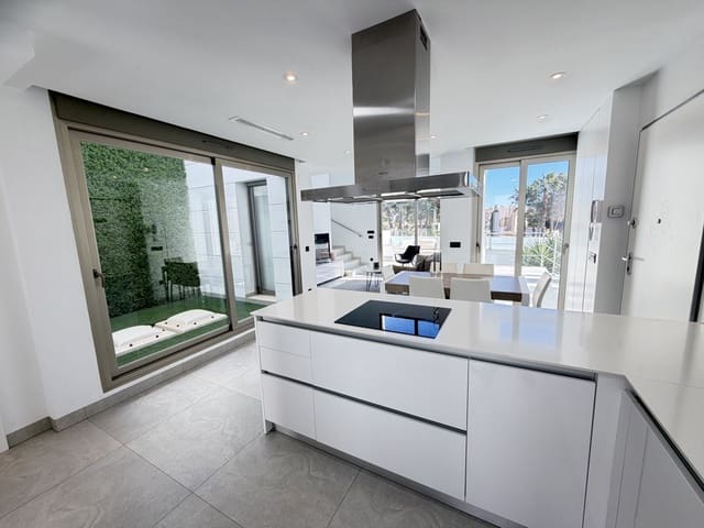 4 soverom Villa til salgs i Villamartin, Orihuela med svømmebasseng - € 595 000 (Ref: 9634371)