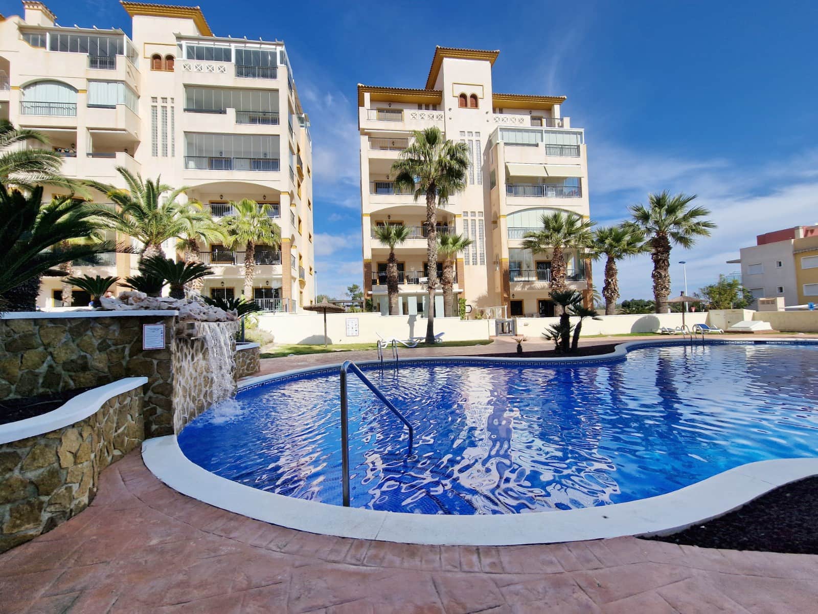 2 sovrum Lägenhet till salu i Guardamar del Segura med pool - 470 000 € (Ref: 9637434)