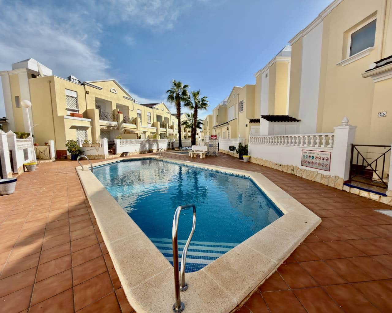 3 chambre Maison de Ville à vendre à Dona Pepa avec piscine - 195 000 € (Ref: 9666338)