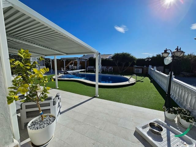4 bedroom Villa for sale in San Fulgencio with pool - € 520,000 (Ref: 9670355)