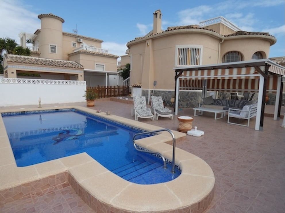 3 soverom Villa til salgs i La Marina med svømmebasseng garasje - € 360 000 (Ref: 9725019)