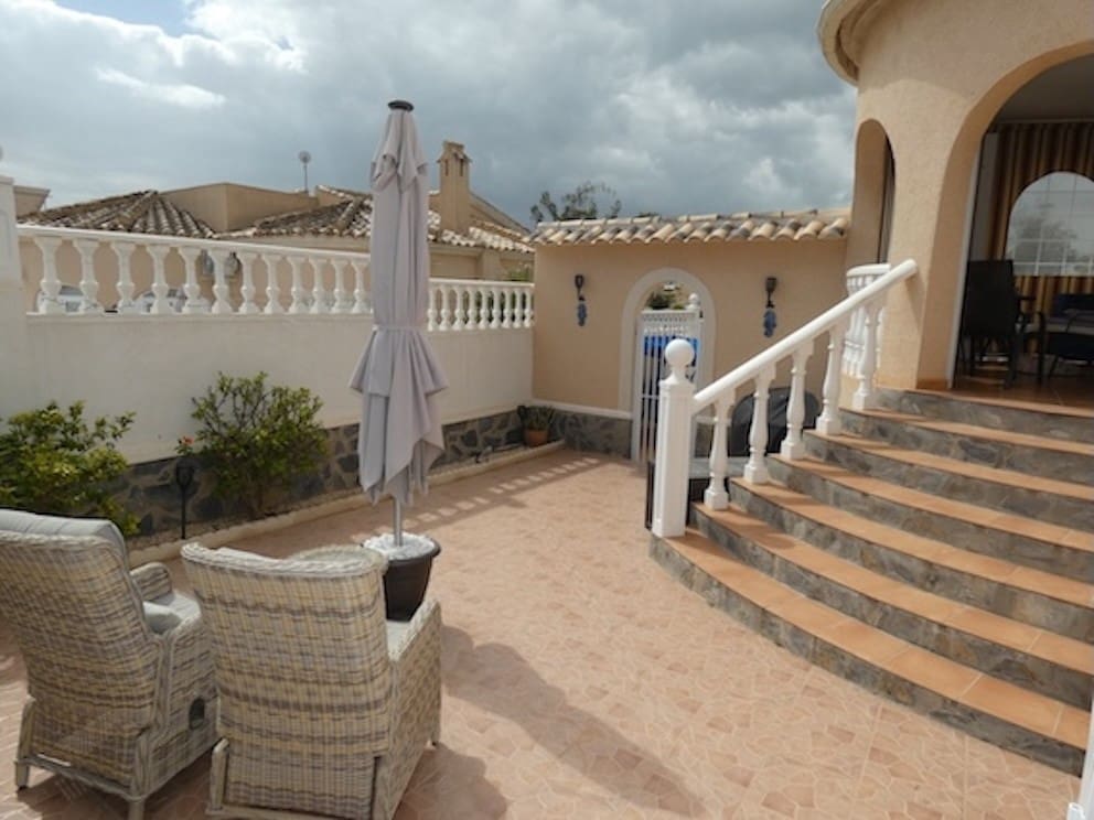 3 soverom Villa til salgs i La Marina med svømmebasseng garasje - € 360 000 (Ref: 9725019)