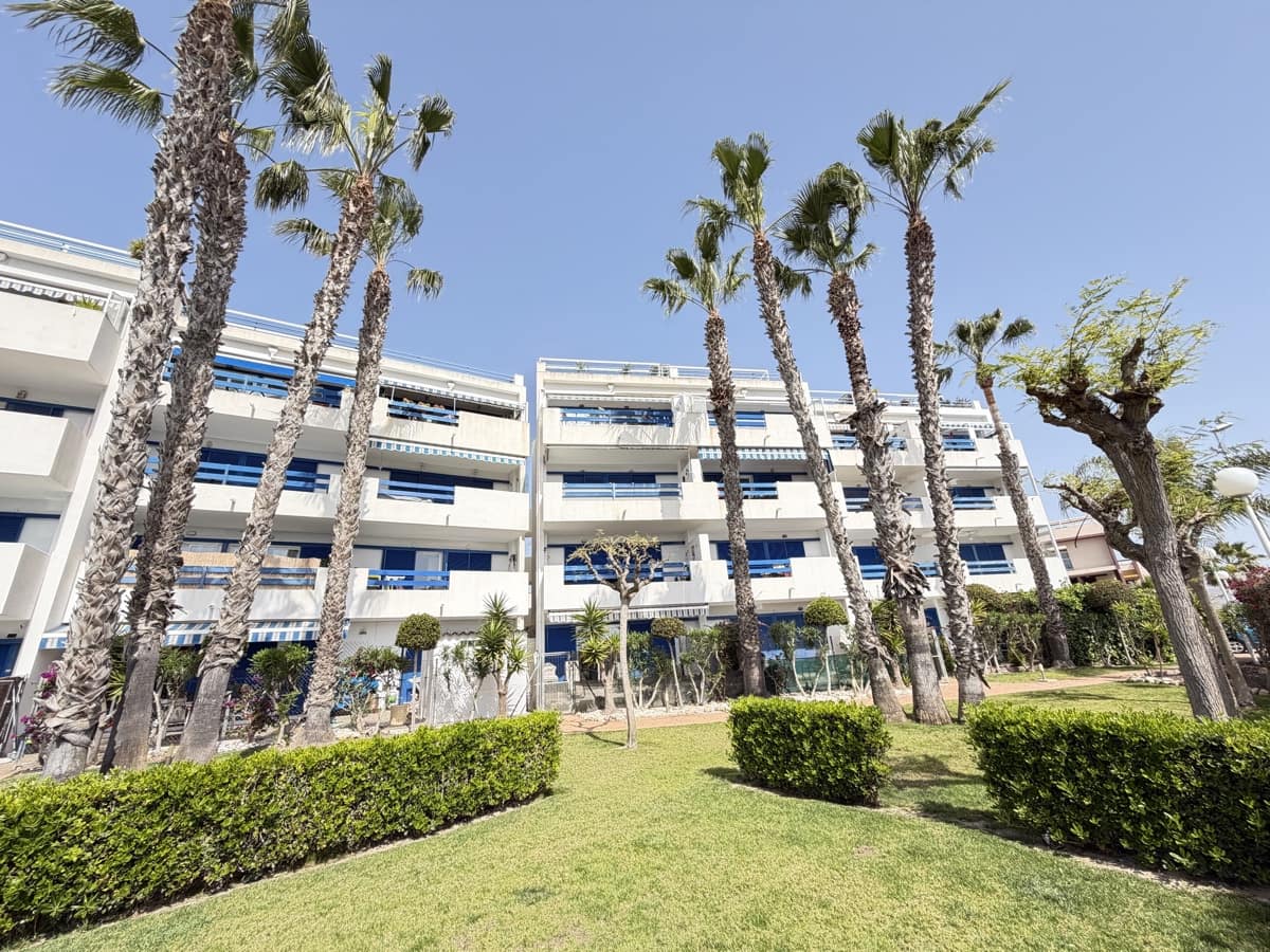 2 makuuhuone Huoneisto myytävänä paikassa Playa Flamenca mukana uima-altaan - 235 000 € (Ref: 9758826)