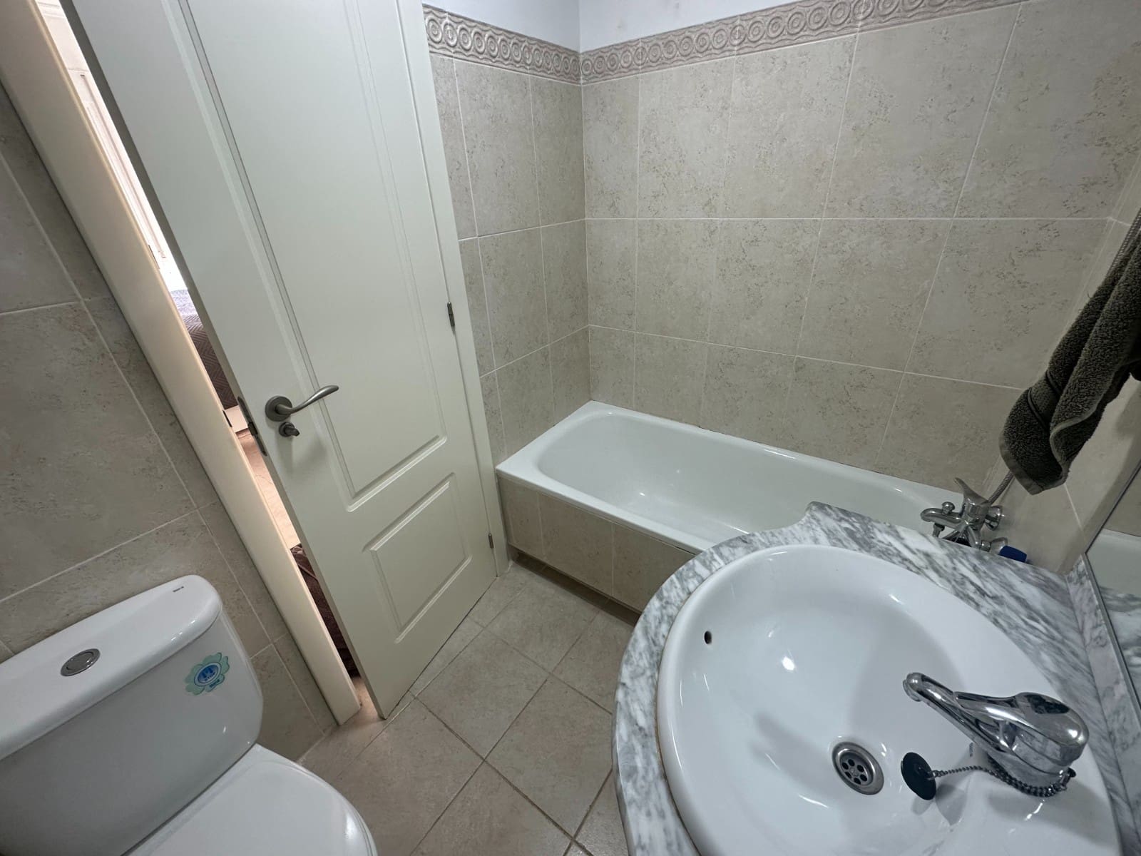 2 bedroom Apartment for sale in Jacarilla with pool - € 90,000 (Ref: 9772904)