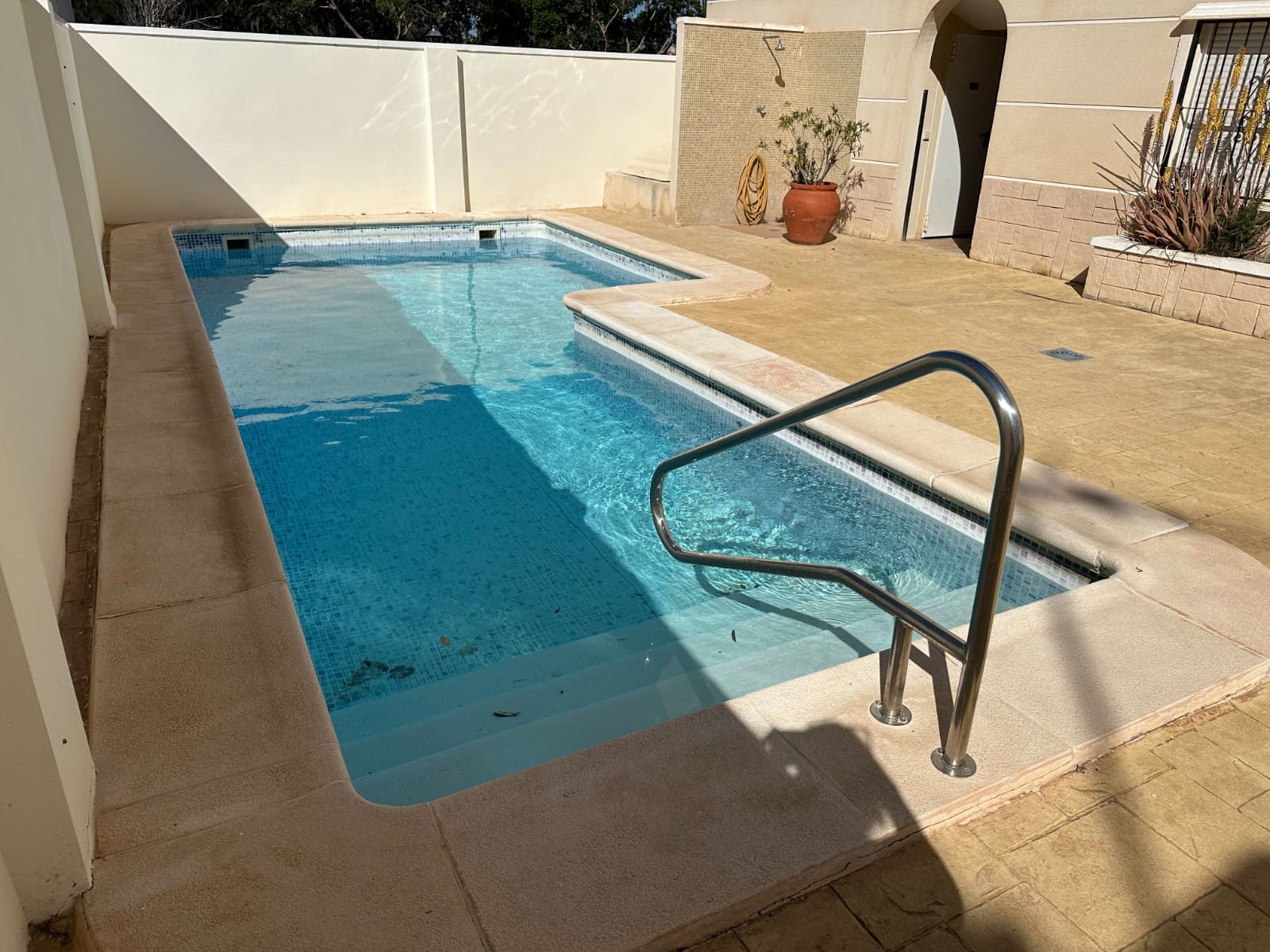 2 bedroom Apartment for sale in Jacarilla with pool - € 90,000 (Ref: 9772904)
