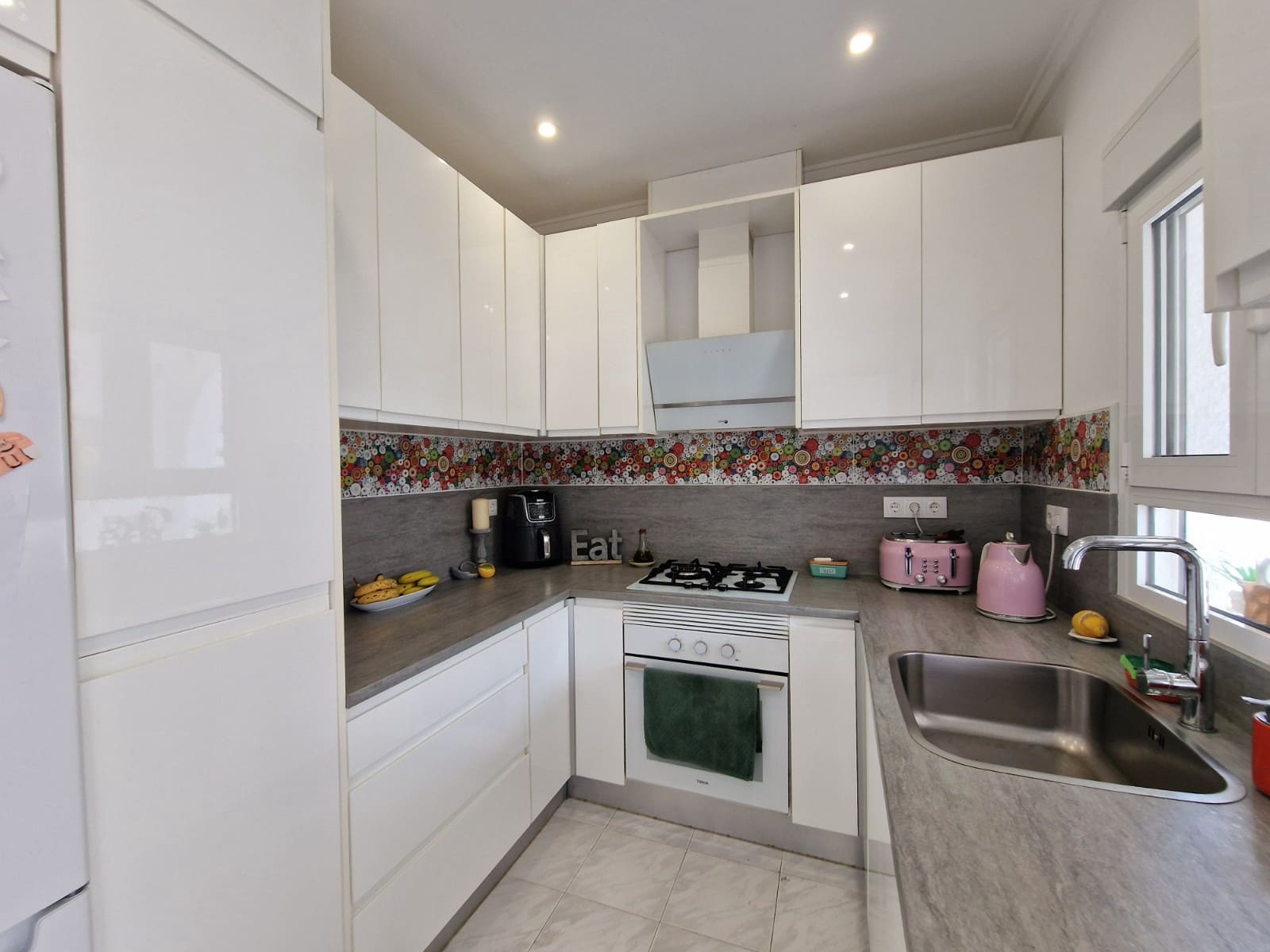 3 soveværelse Villa til salg i Pueblo Bravo med swimmingpool garage - € 440.000 (Ref: 9847703)