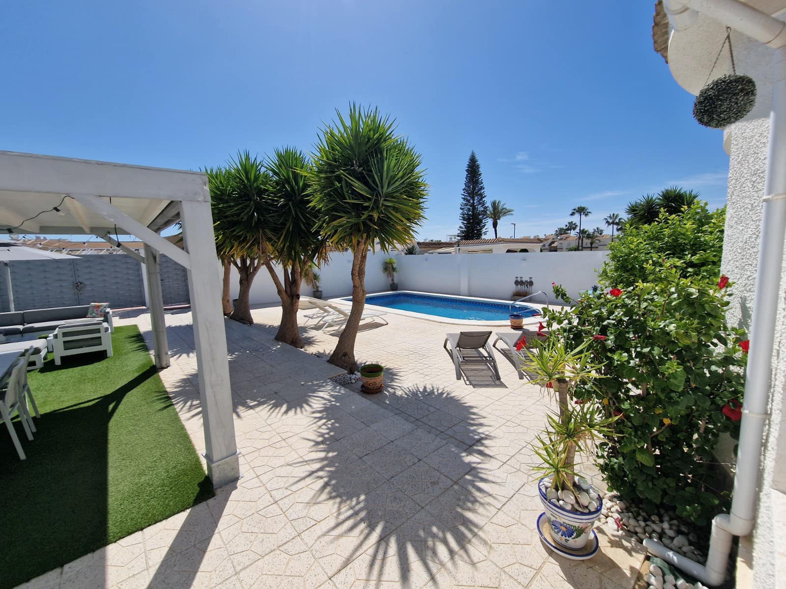 3 soveværelse Villa til salg i Pueblo Bravo med swimmingpool garage - € 440.000 (Ref: 9847703)