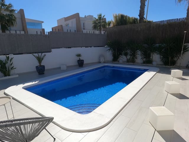 3 soveværelse Villa til salg i Algorfa med swimmingpool - € 585.000 (Ref: 9847871)