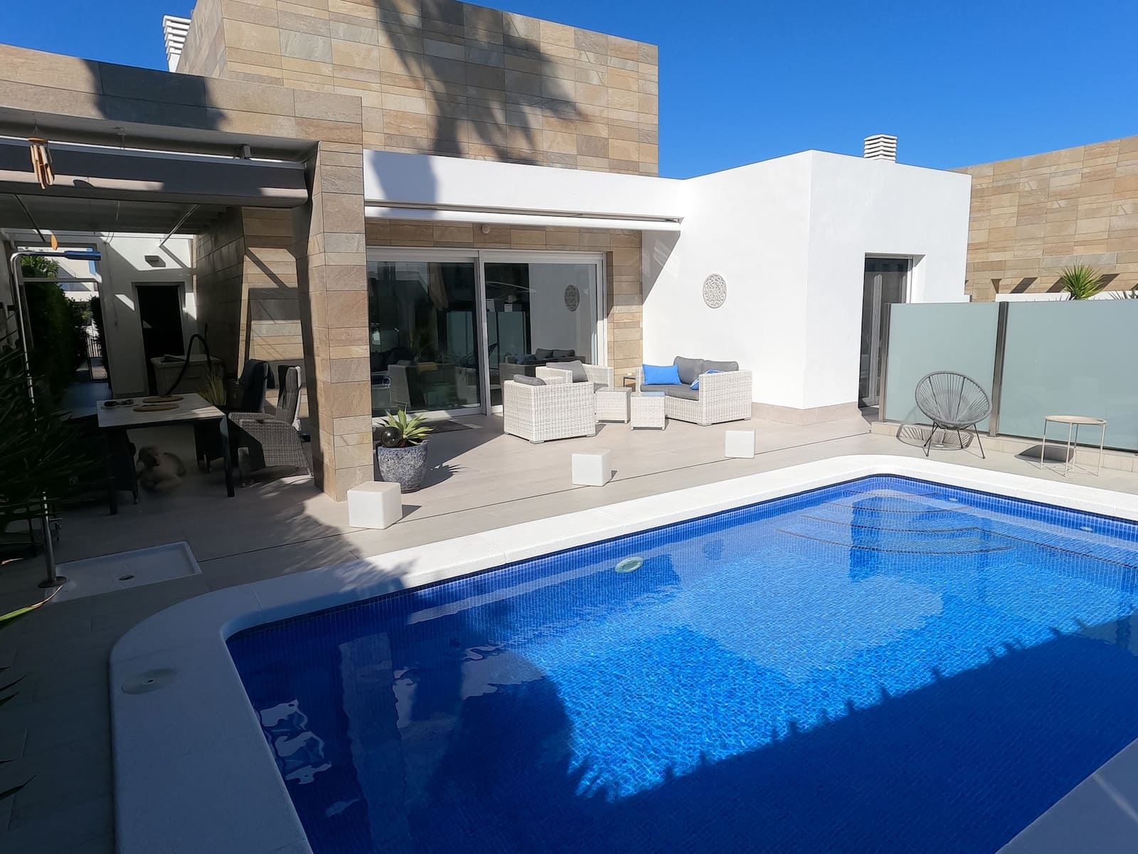 3 soveværelse Villa til salg i Algorfa med swimmingpool - € 585.000 (Ref: 9847871)