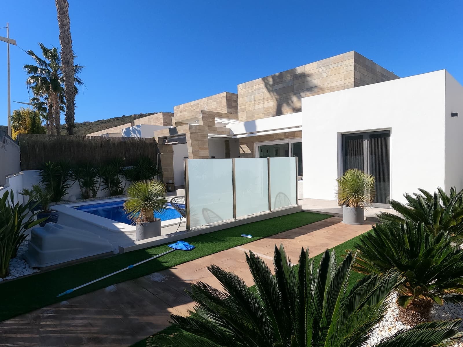 3 soveværelse Villa til salg i Algorfa med swimmingpool - € 585.000 (Ref: 9847871)