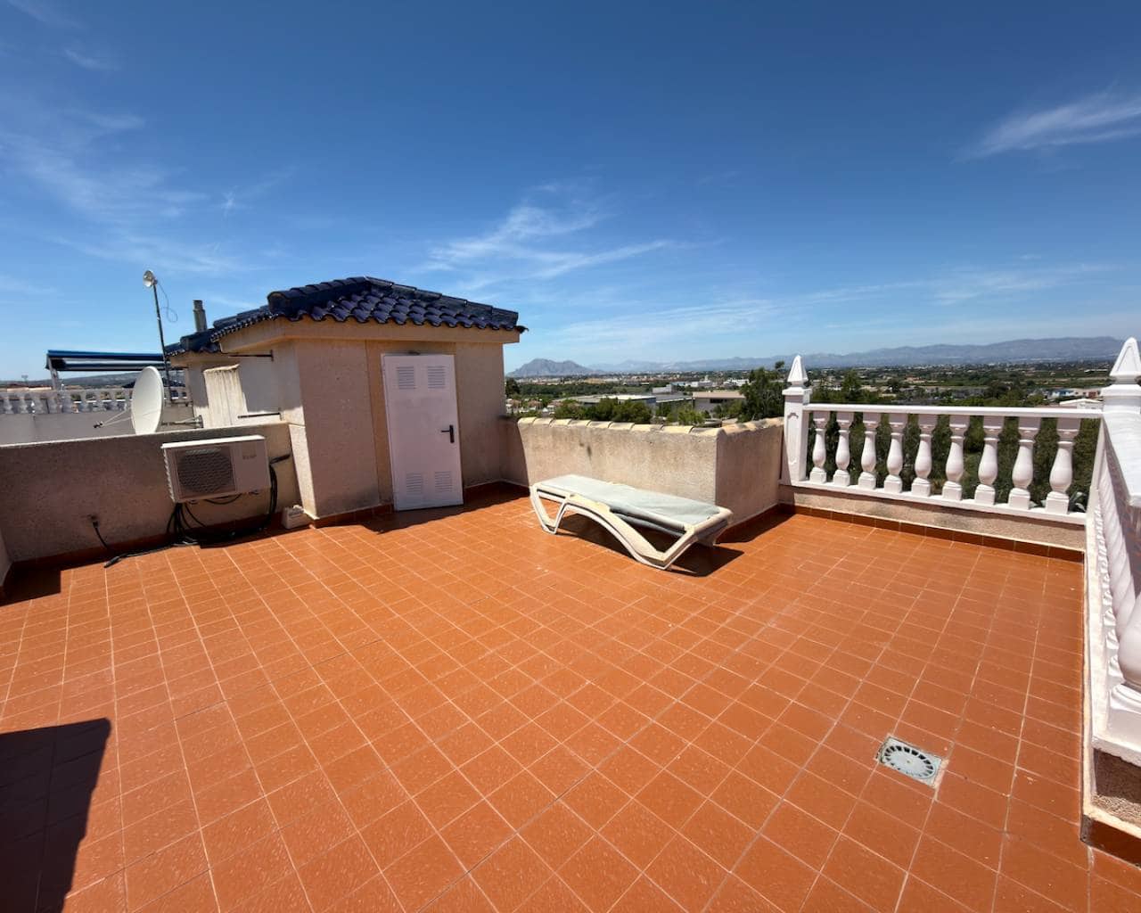 2 bedroom Villa for sale in Benimar with pool garage - € 220,000 (Ref: 9849162)