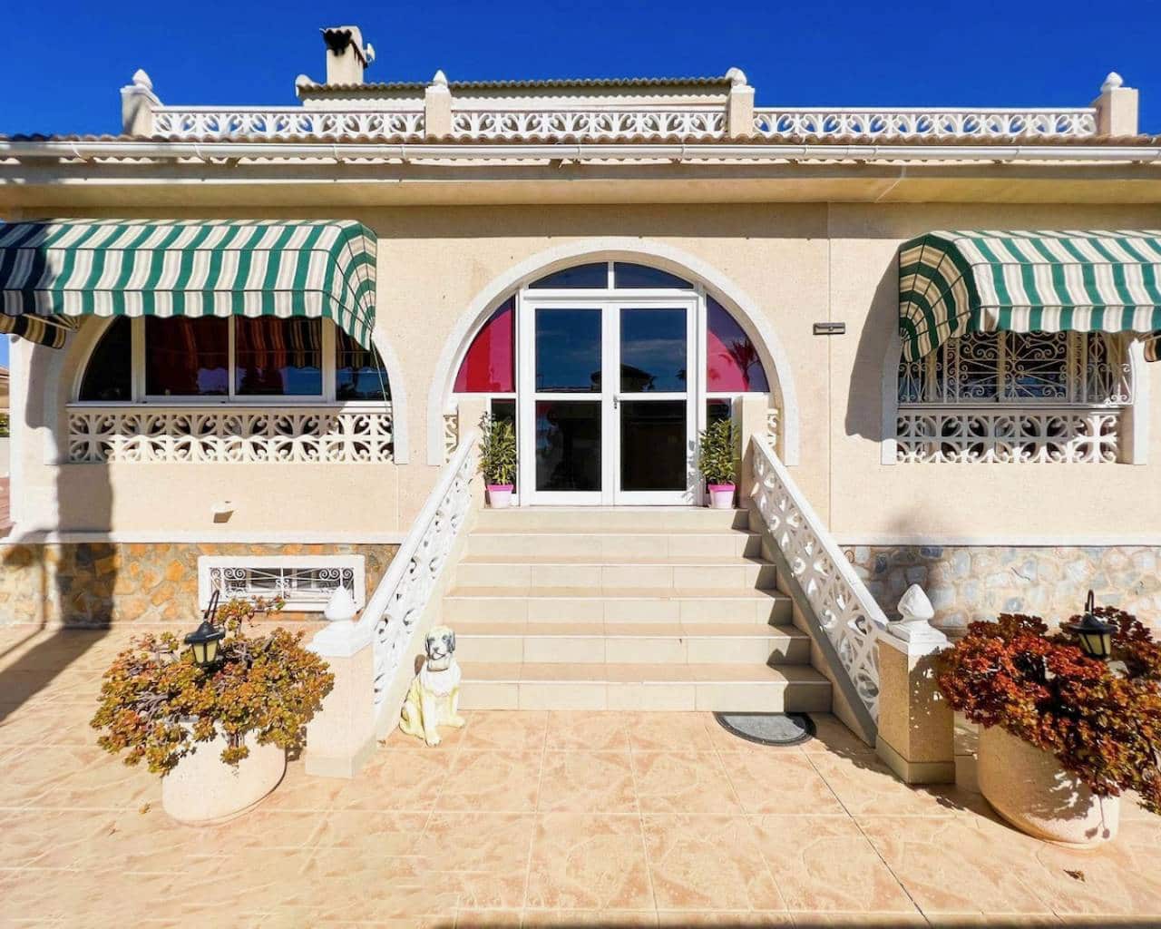 4 soveværelse Villa til salg i Dona Pepa med swimmingpool - € 569.000 (Ref: 9851331)