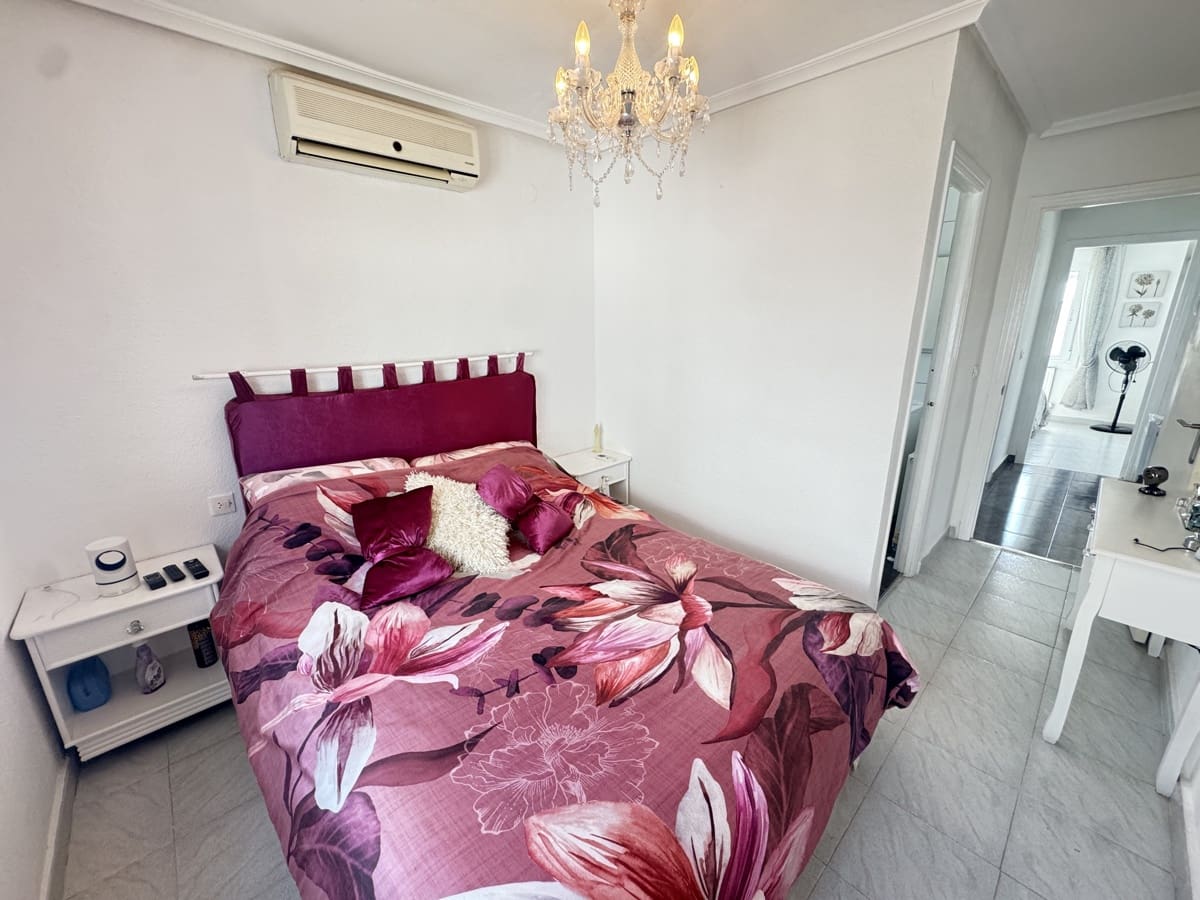 Chalet de 2 habitaciones en Villamartin en venta con piscina garaje - 299.995 € (Ref: 9851333)