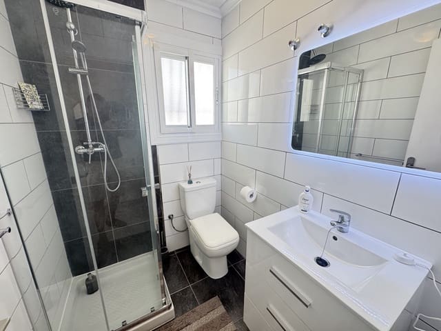 Chalet de 2 habitaciones en Villamartin, Orihuela en venta con piscina garaje - 299.995 € (Ref: 9851333)