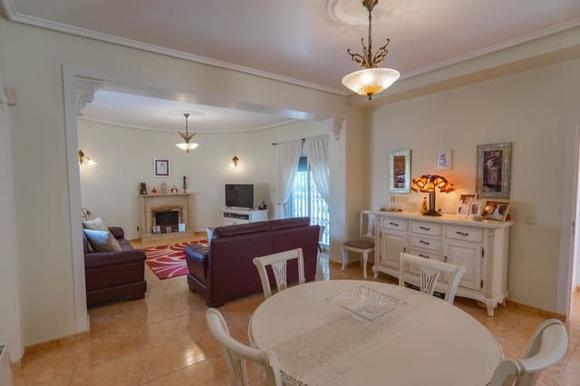Chalet de 4 habitaciones en Ciudad Quesada, Rojales en venta con piscina - 485.000 € (Ref: 9921868)