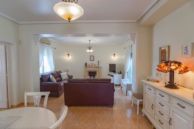 Chalet de 4 habitaciones en Ciudad Quesada, Rojales en venta con piscina - 485.000 € (Ref: 9921868)