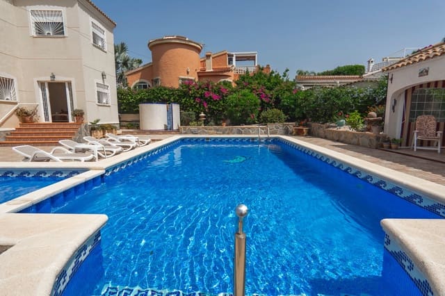 Chalet de 4 habitaciones en Ciudad Quesada, Rojales en venta con piscina - 485.000 € (Ref: 9921868)