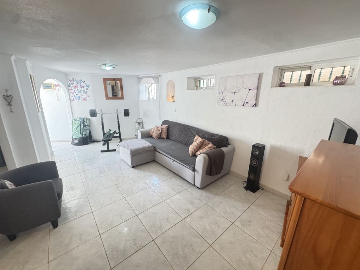4 chambre Villa/Maison à vendre à Villamartin - 299 000 € (Ref: 9932839)