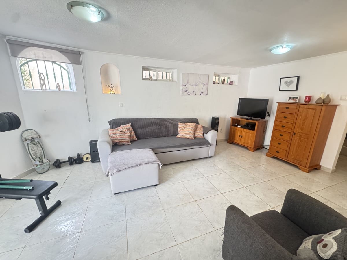 4 chambre Villa/Maison à vendre à Villamartin - 299 000 € (Ref: 9932839)